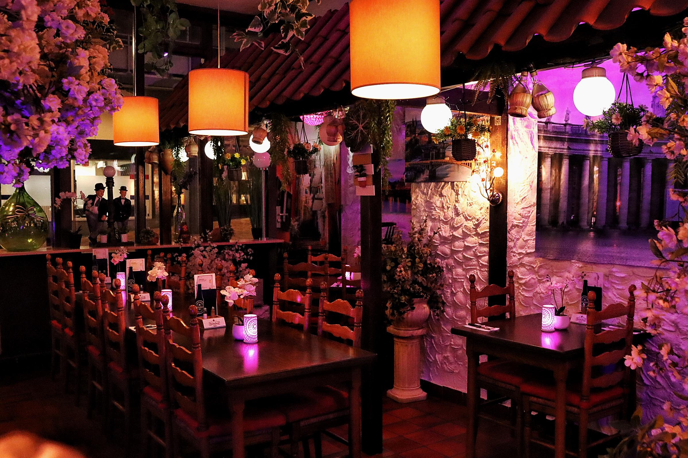 Italiaans Restaurant Romagna Zoetermeer - Authentieke Italiaanse sfeer met warme verlichting